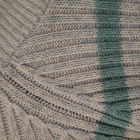 Aeropostale sweater size medium - Picture 2 of 4